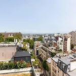 Family Cocoon In Buttes-Chaumont